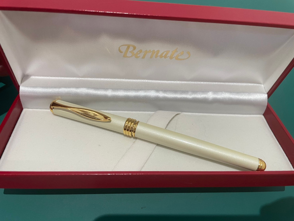 【Bernate】万年筆の分解方法のアイキャッチ画像