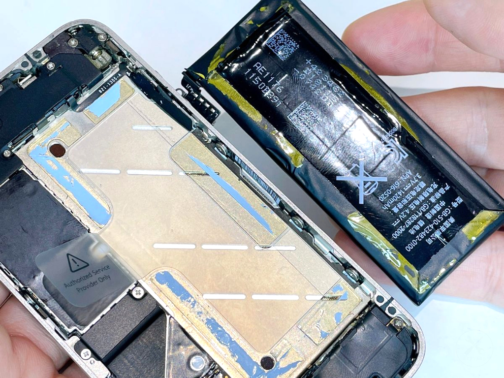 iPhone4のバッテリー交換方法のアイキャッチ画像