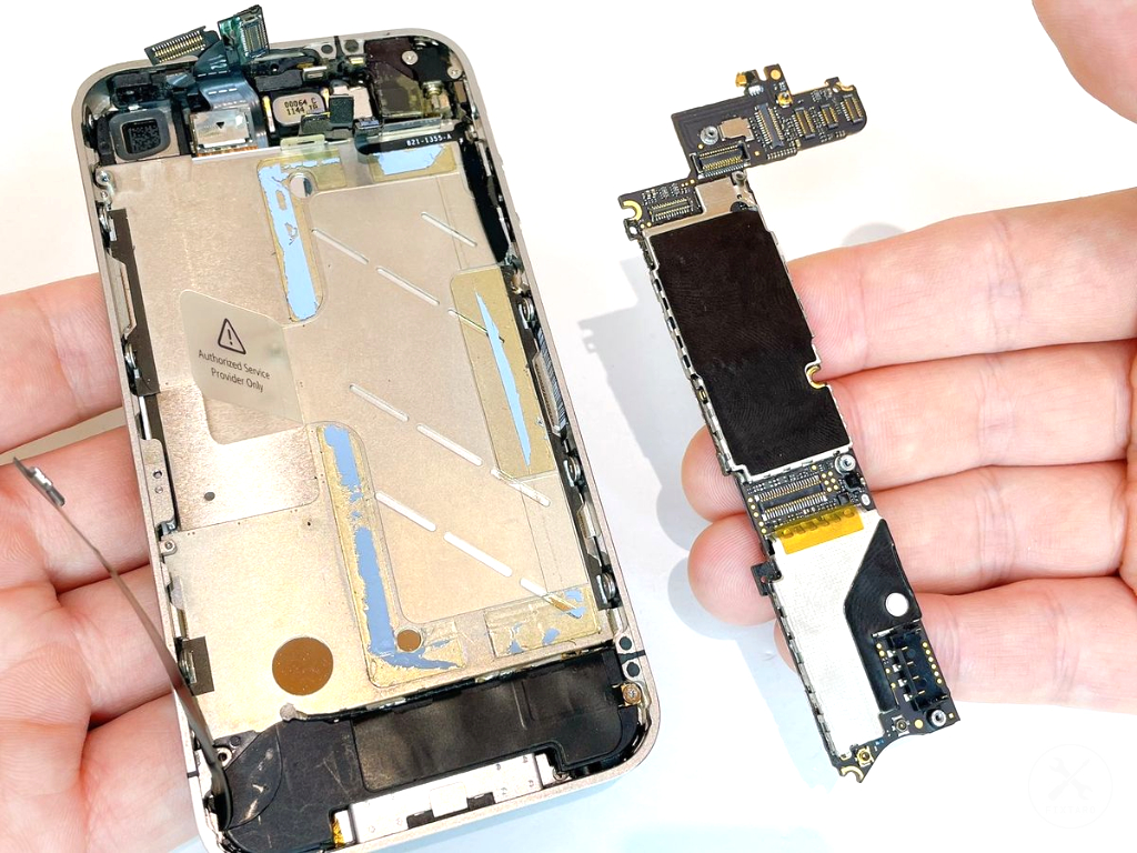 iPhone4の基板（ロジックボード）交換方法のアイキャッチ画像