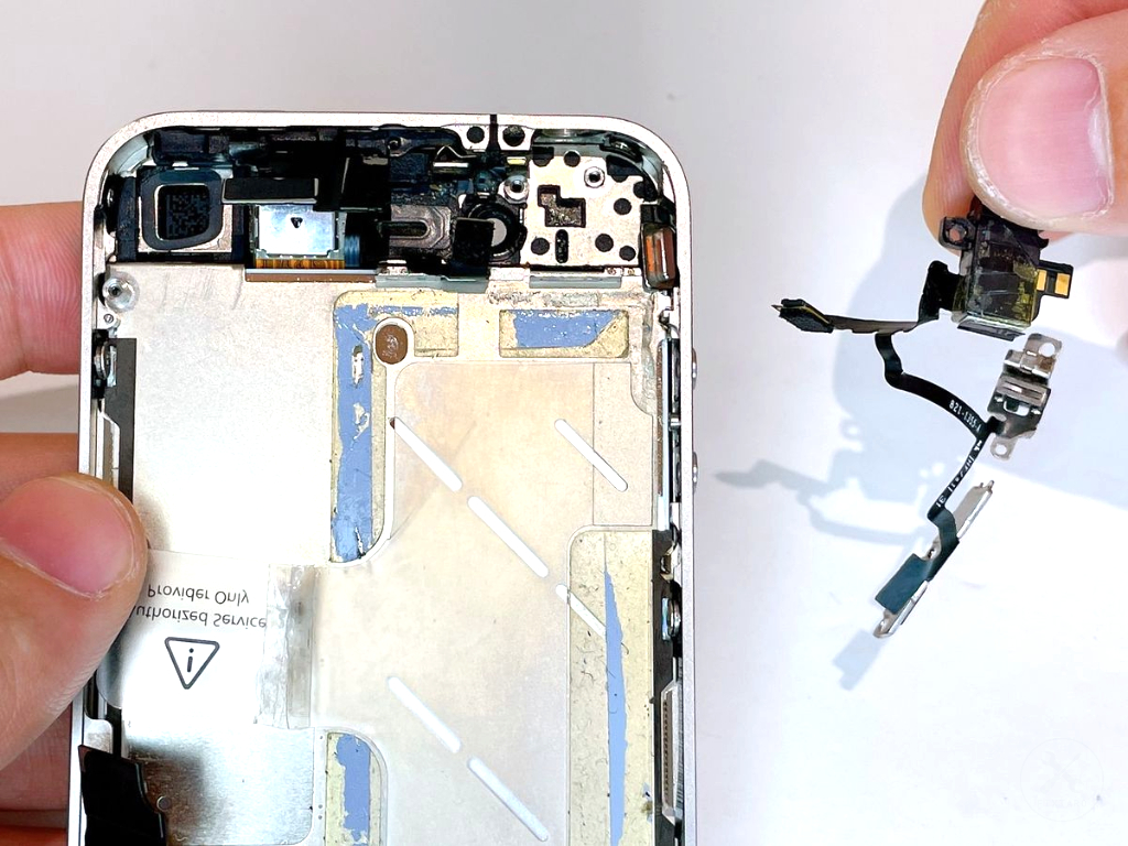 iPhone4のイヤホン・音量・サイレントケーブル交換方法のアイキャッチ画像
