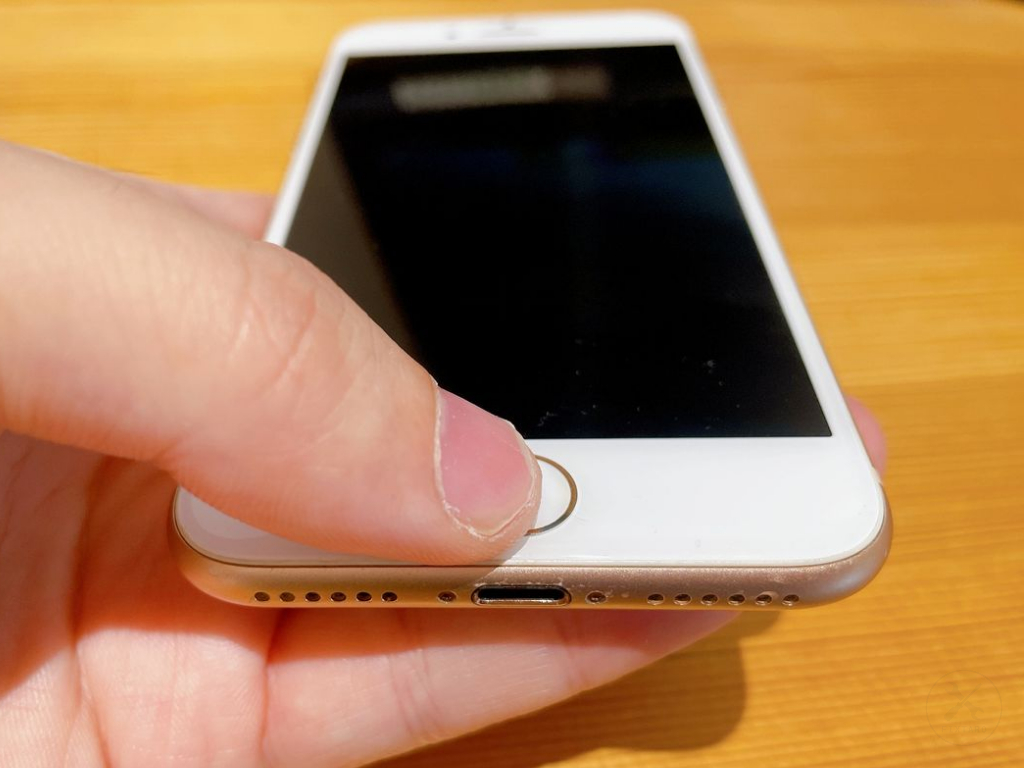 iPhoneのホームボタン修理（症状：陥没、反応しない、熱い）