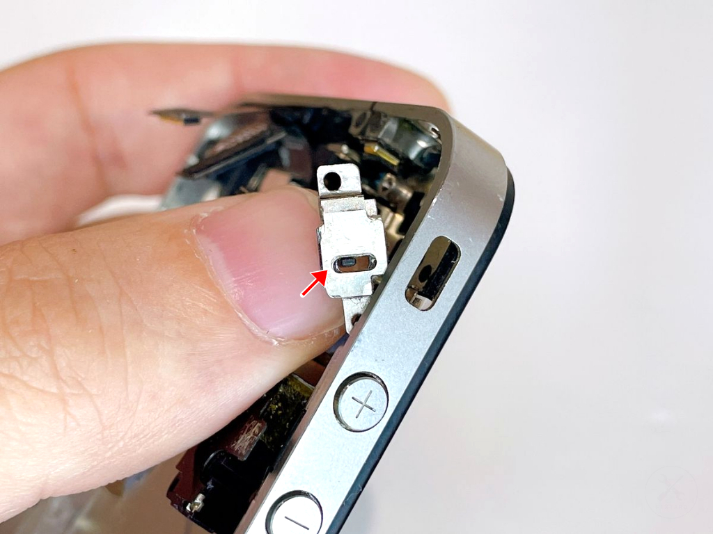 iPhoneのサイレントスイッチ修理（症状：勝手に切り替わる、反応しない