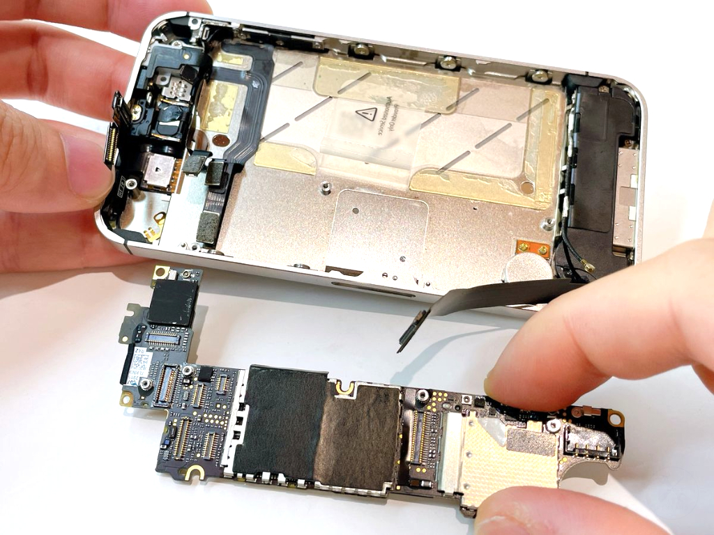 iPhone4Sの基板（ロジックボード）交換のアイキャッチ画像