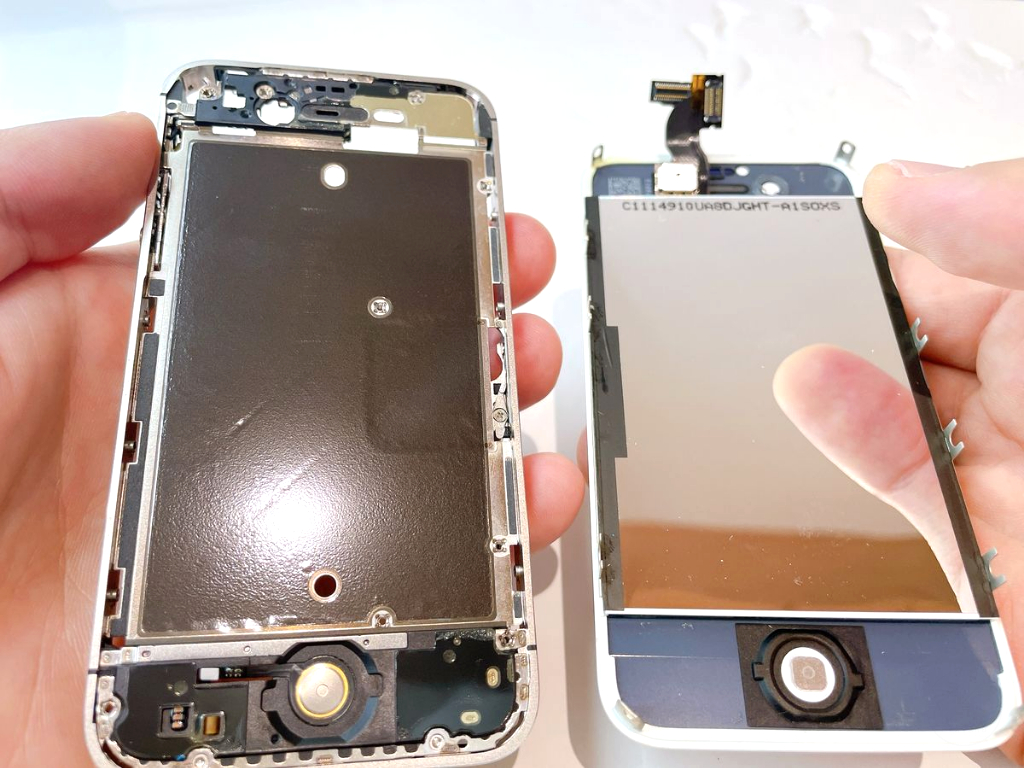 iPhone4Sのディスプレイ交換のアイキャッチ画像