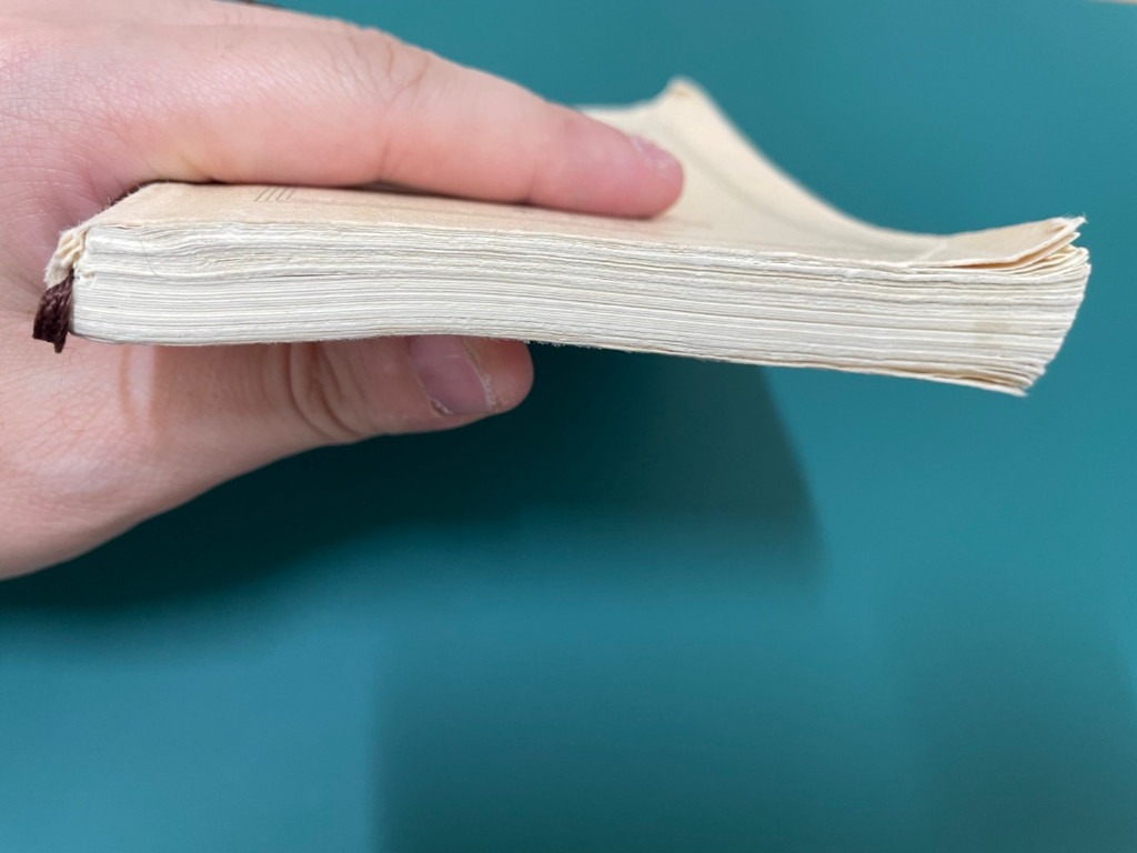 本の小口の傷を修復する方法