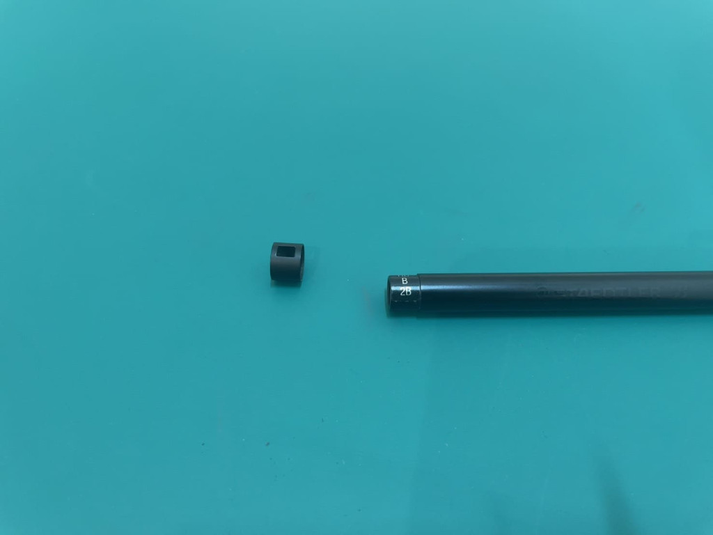 本体ケースに輪っか部品を装着する