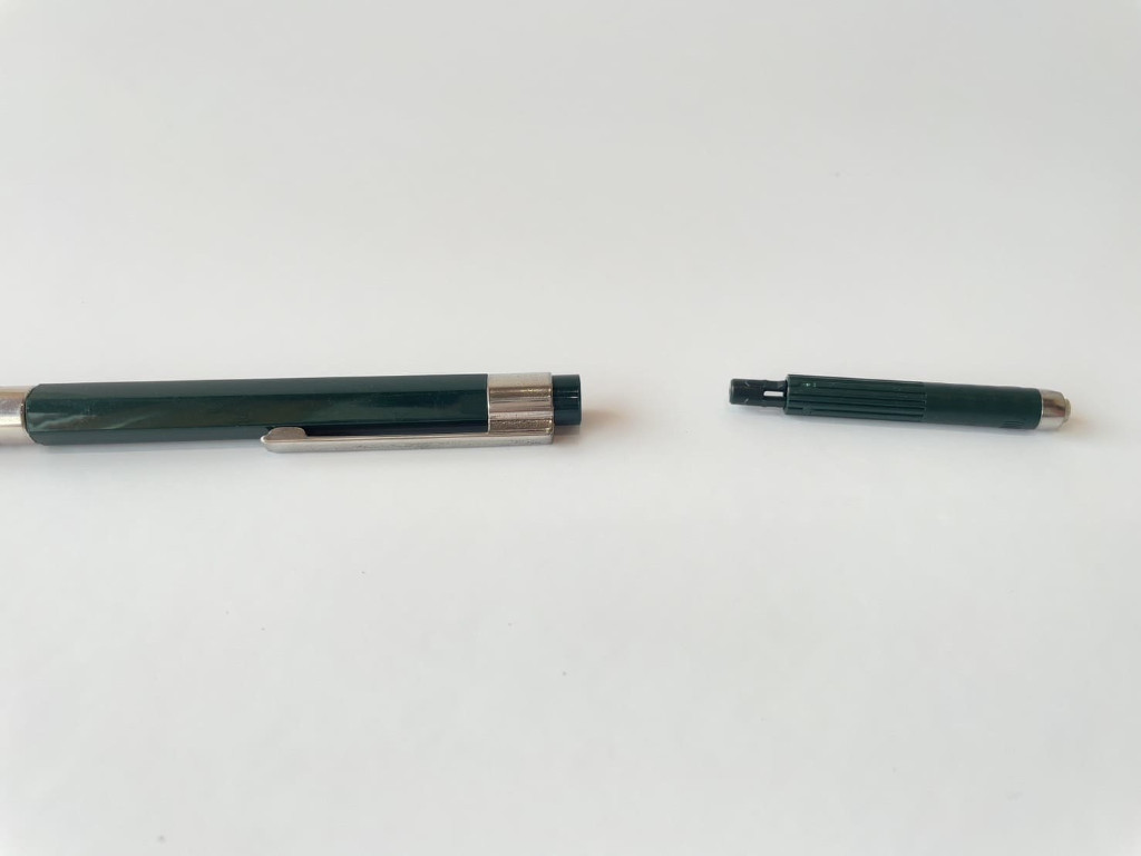 ノック部品を装着する