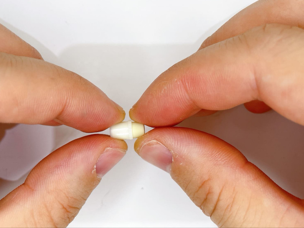 消しゴムの装着部を外す