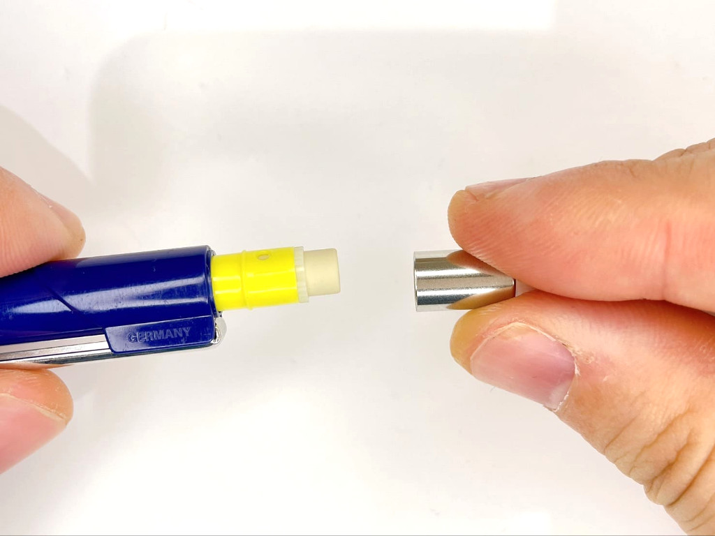 ノックキャップを装着する