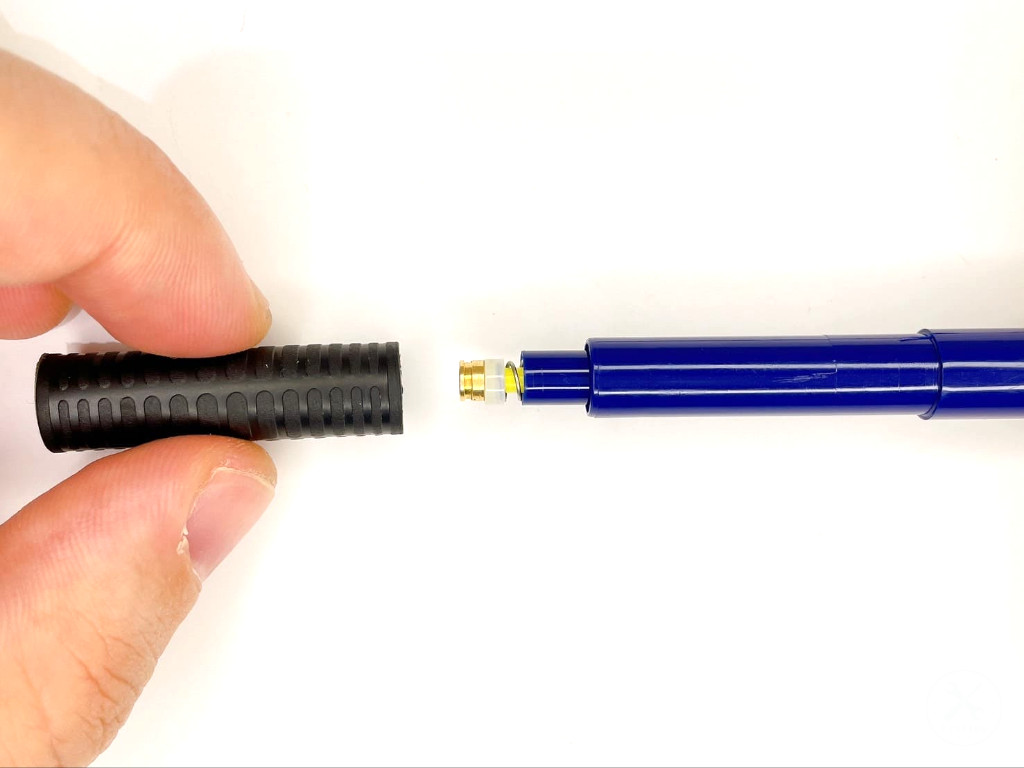 ケースにグリップを装着する