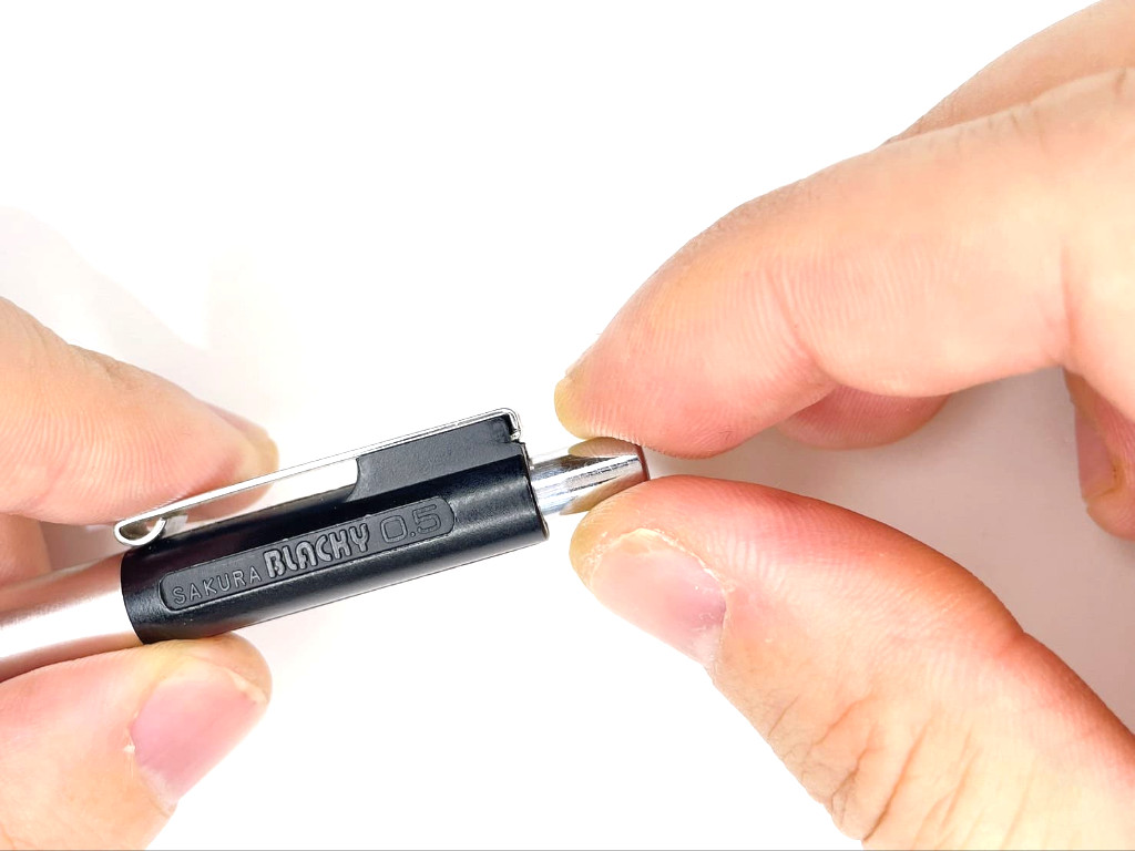 ノックキャップを外す