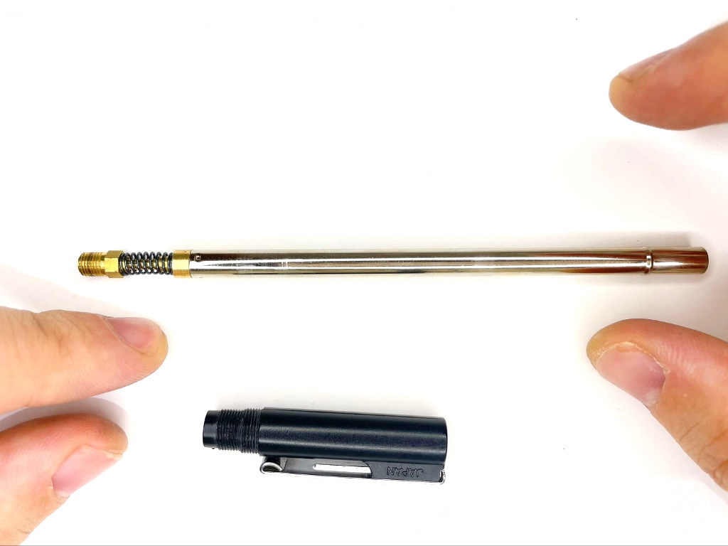 芯タンクにクリップを装着する