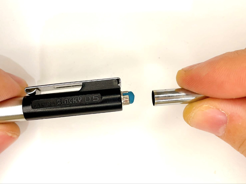 ノックキャップを装着する