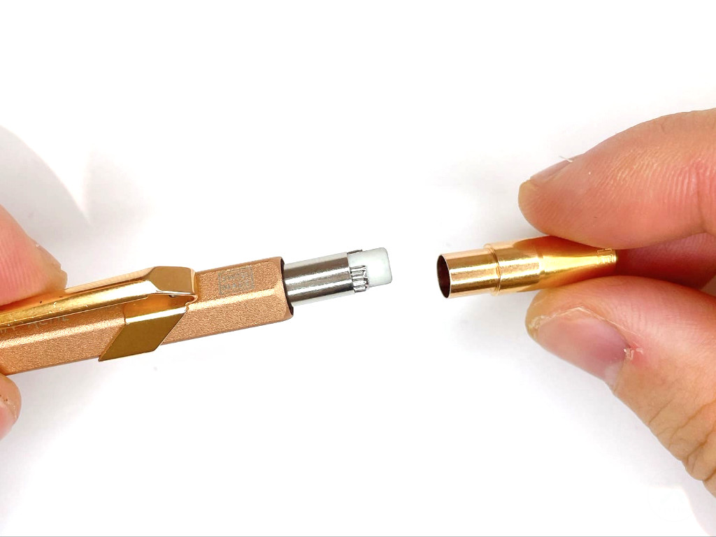 ノックキャップを装着する