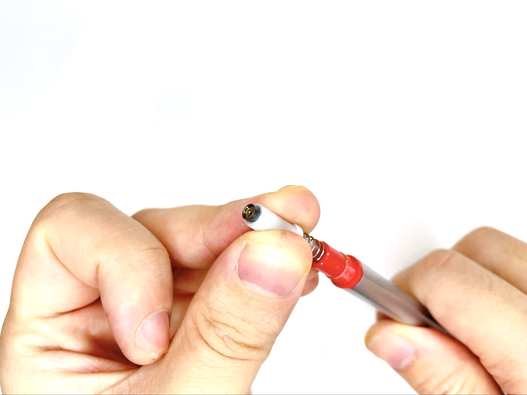 (補足)ノック状態チャック部分を押し込むとチャックが開く