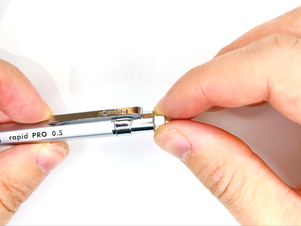 消しゴムを外す