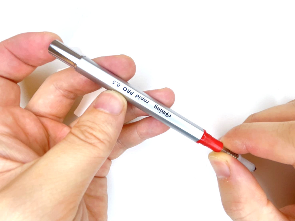 ケースから芯タンクを引き抜く