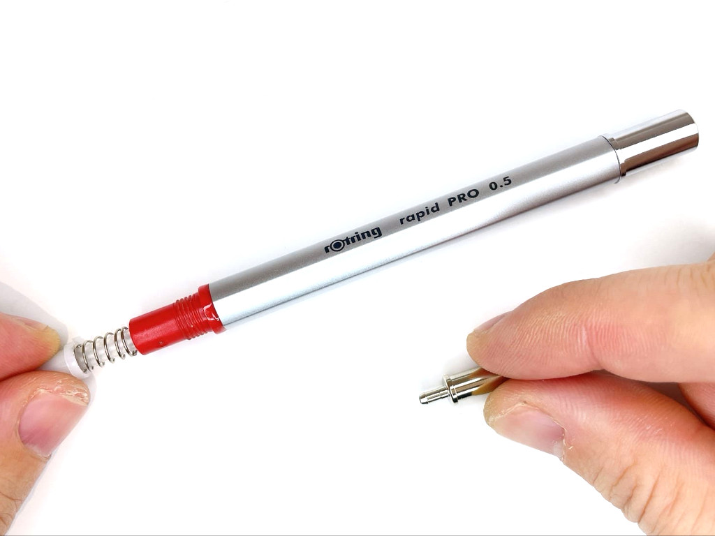 芯タンク結合部を装着する