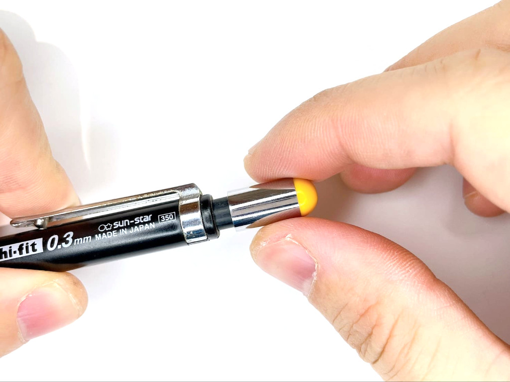 ノックキャップを外す