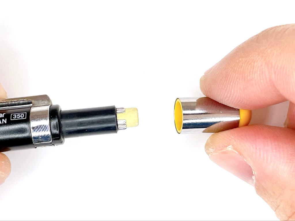 ノックキャップを装着する