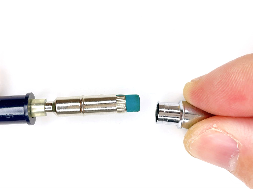 ノックキャップを装着する