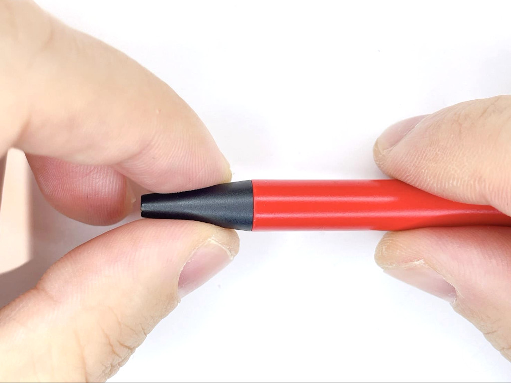 先端キャップを外す