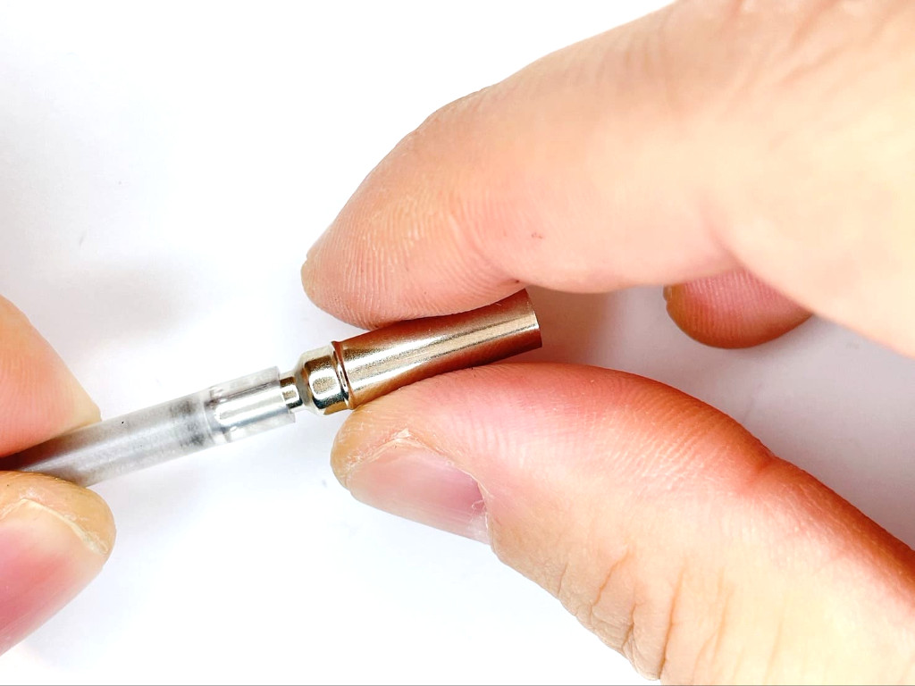 芯タンク結合部を外す