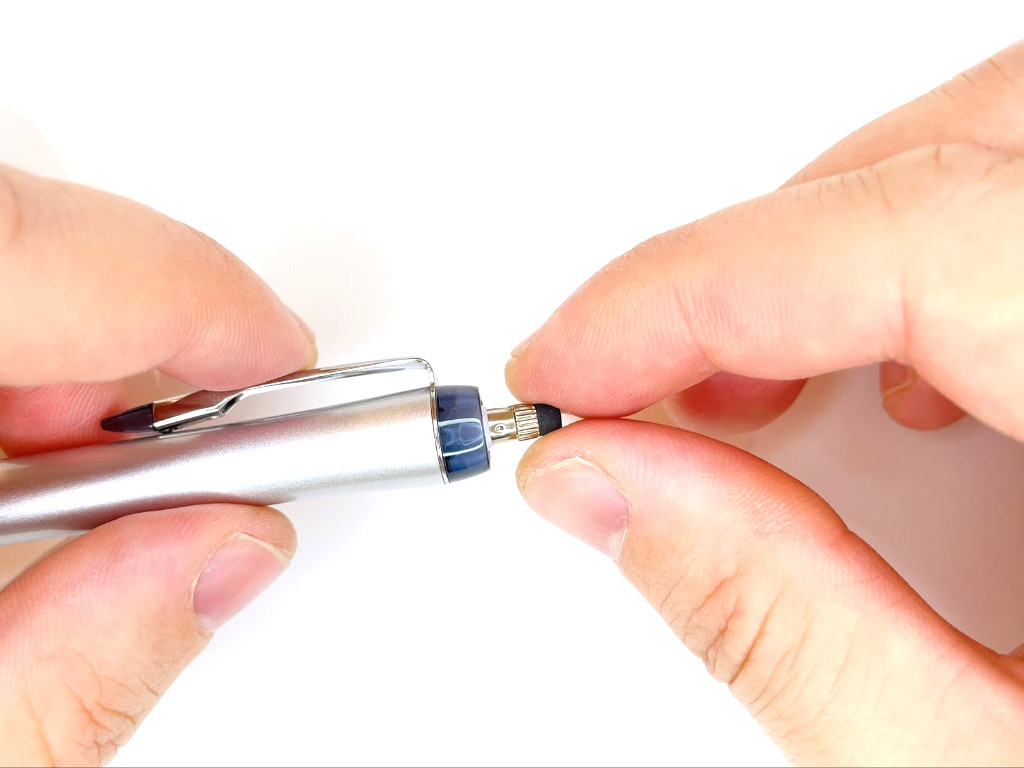 消しゴムを外す