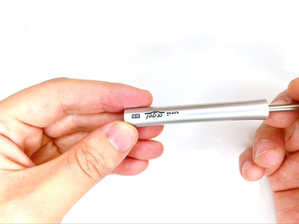 ケースから芯タンク結合部を外す