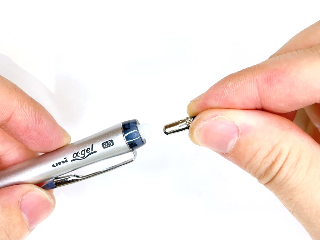 金具付き消しゴムを装着する