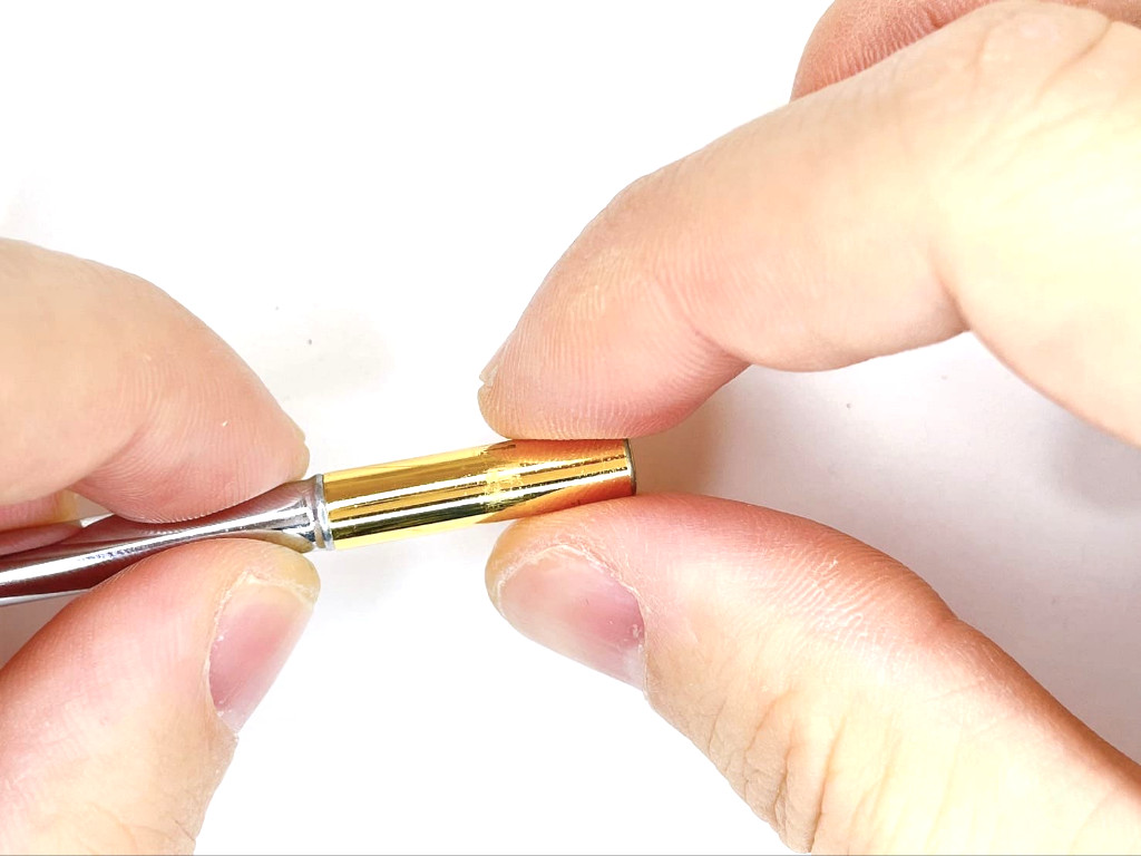 ノックキャップを外す