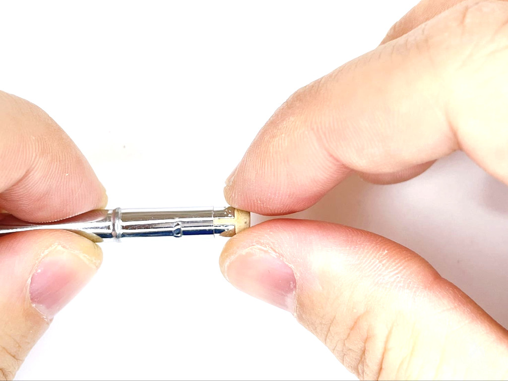 消しゴムを外す