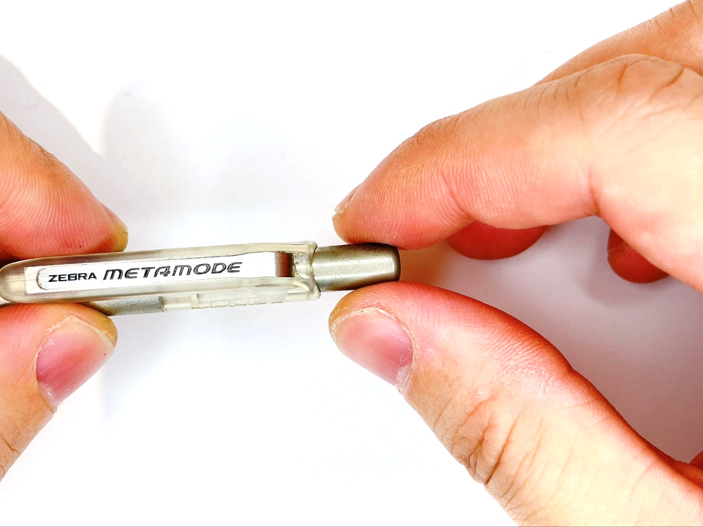 ノックキャップを外す