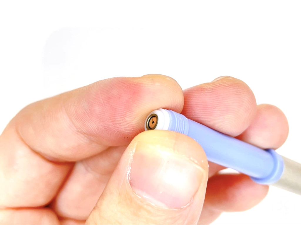 （補足）チャックを抑えながらノックするとチャック輪が開く