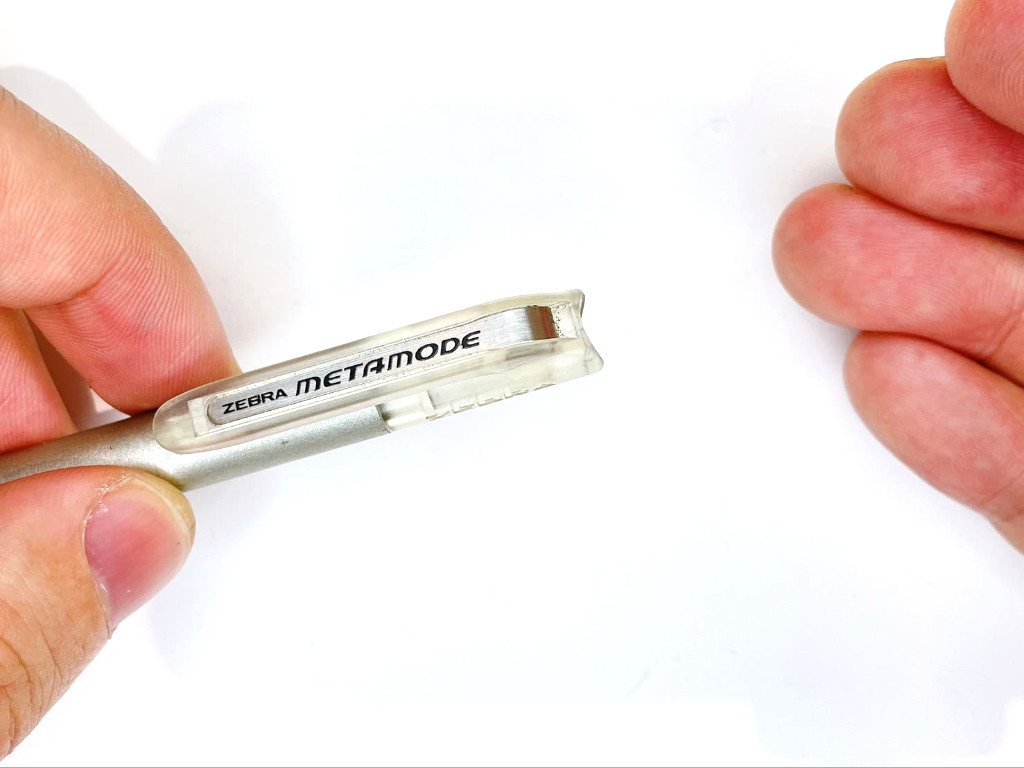 芯タンク結合部を外す