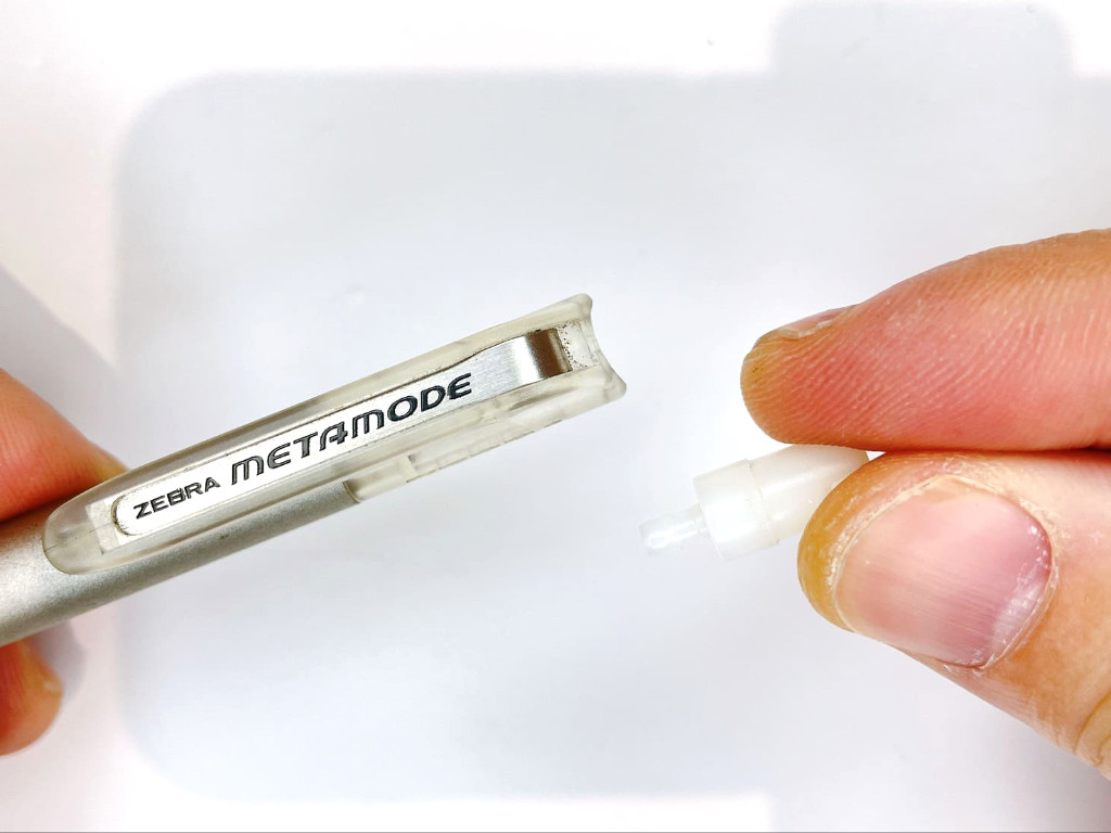 芯タンク結合部を装着する