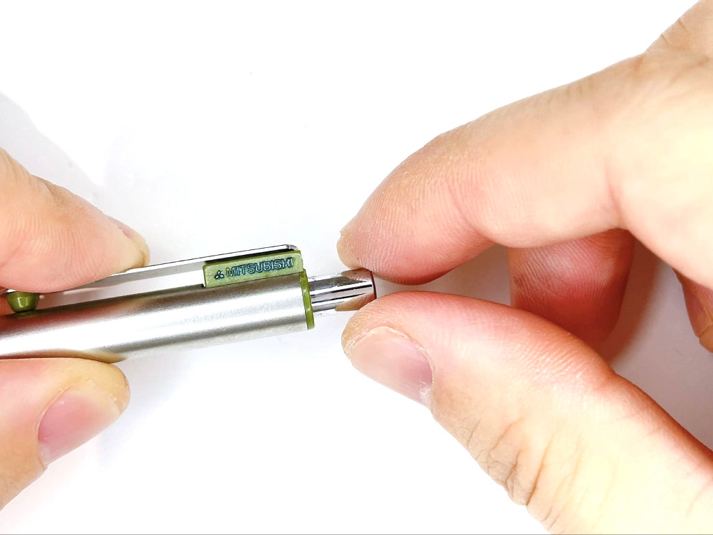 ノックキャップを外す