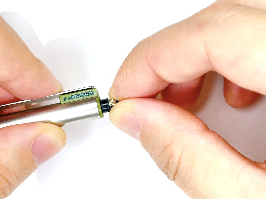 消しゴムを外す