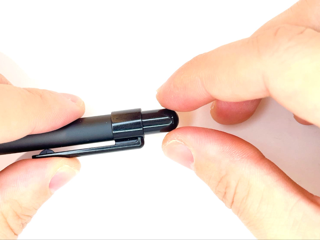 ノックキャップを外す