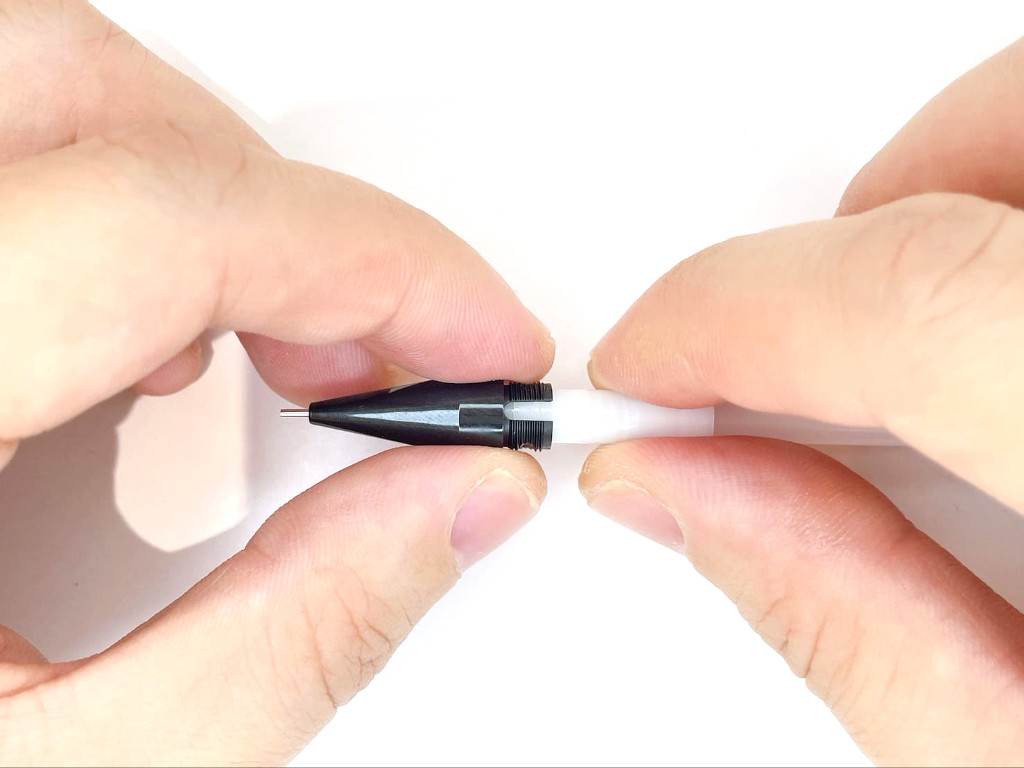 芯タンクから口金を外す