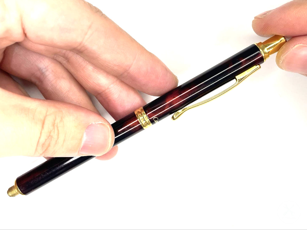 ケースから芯タンクを引き抜いて外す