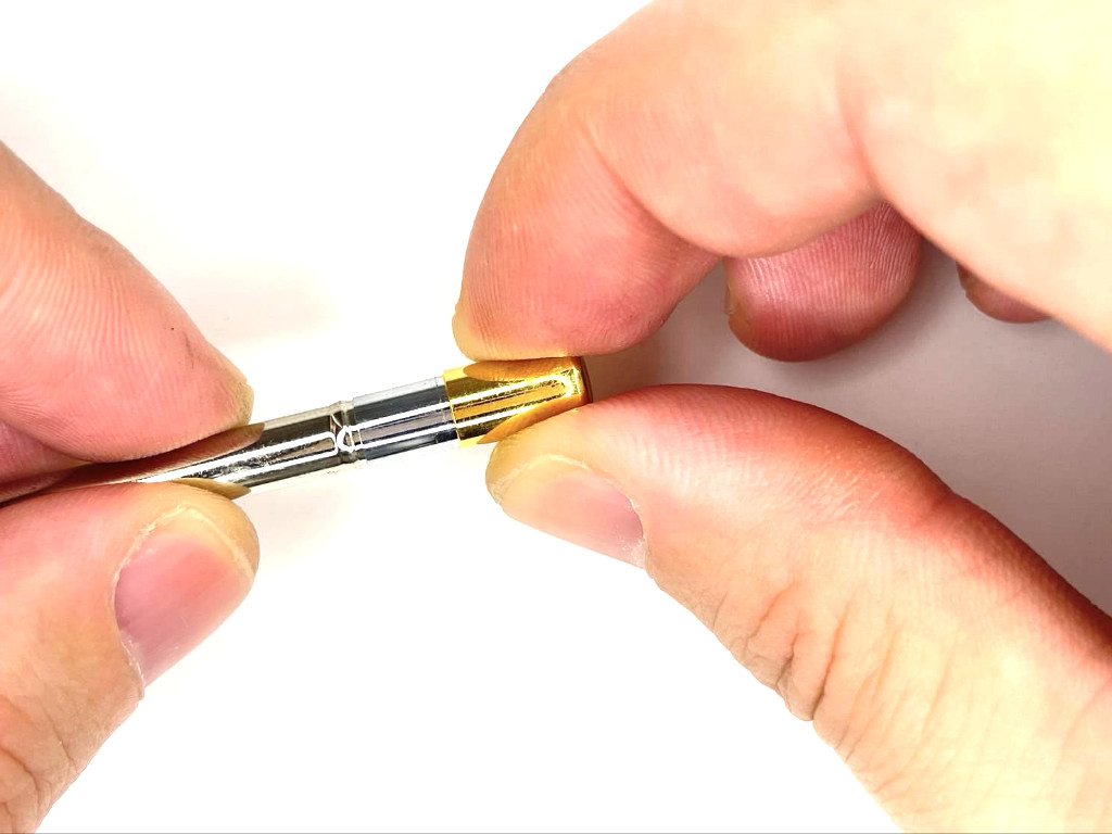 ノックキャップを外す