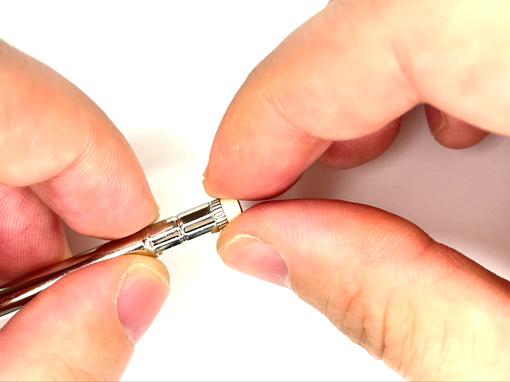 消しゴムを外す