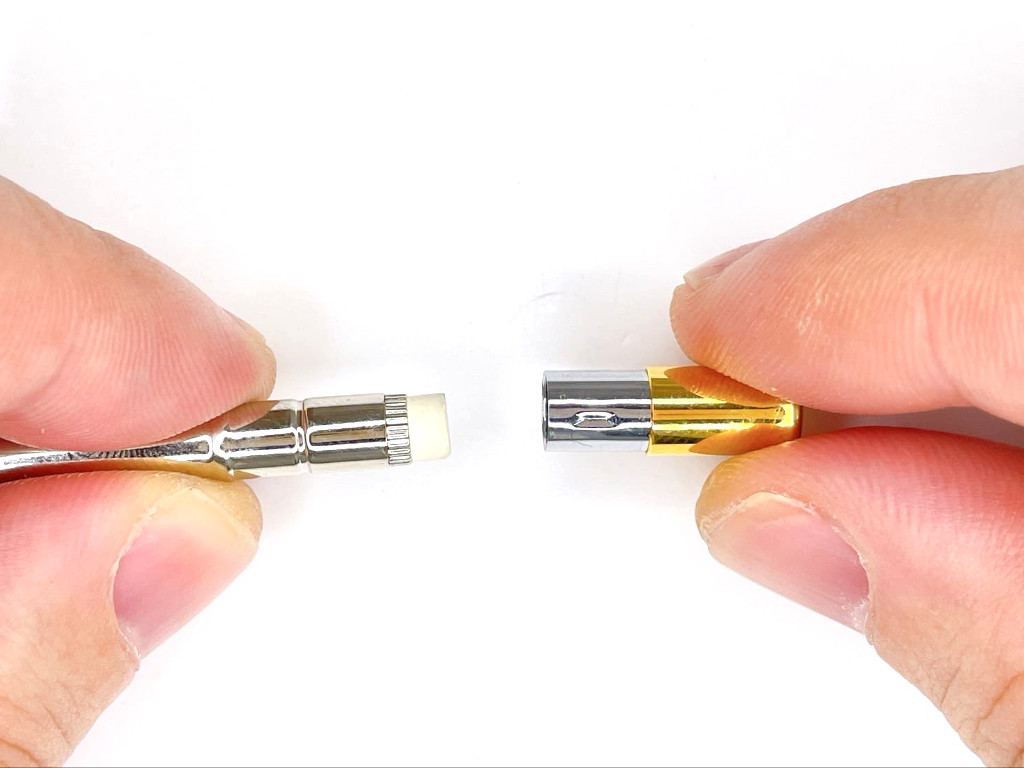 芯タンクにノックキャップを装着する