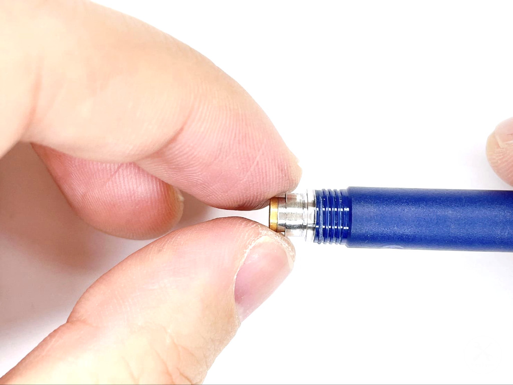 チャックを外す