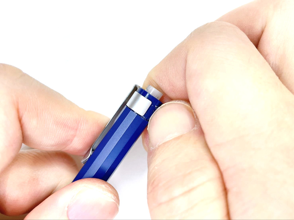 クリップを外す