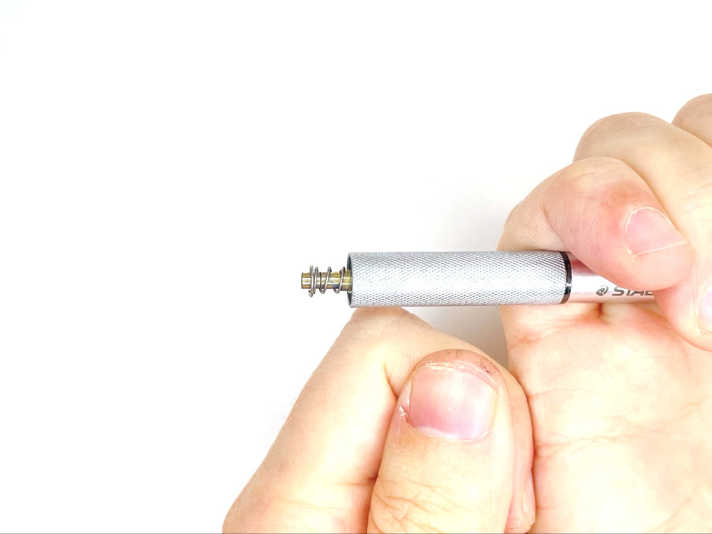 (補足)チャックはノック状態で輪を下ろすと開く