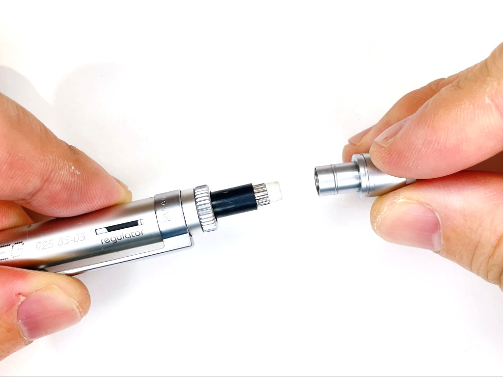 ノックキャップを装着する