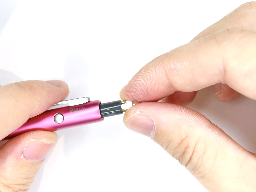 消しゴムを外す