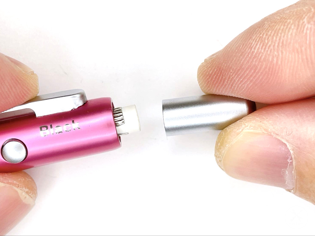 消しゴムを装着する